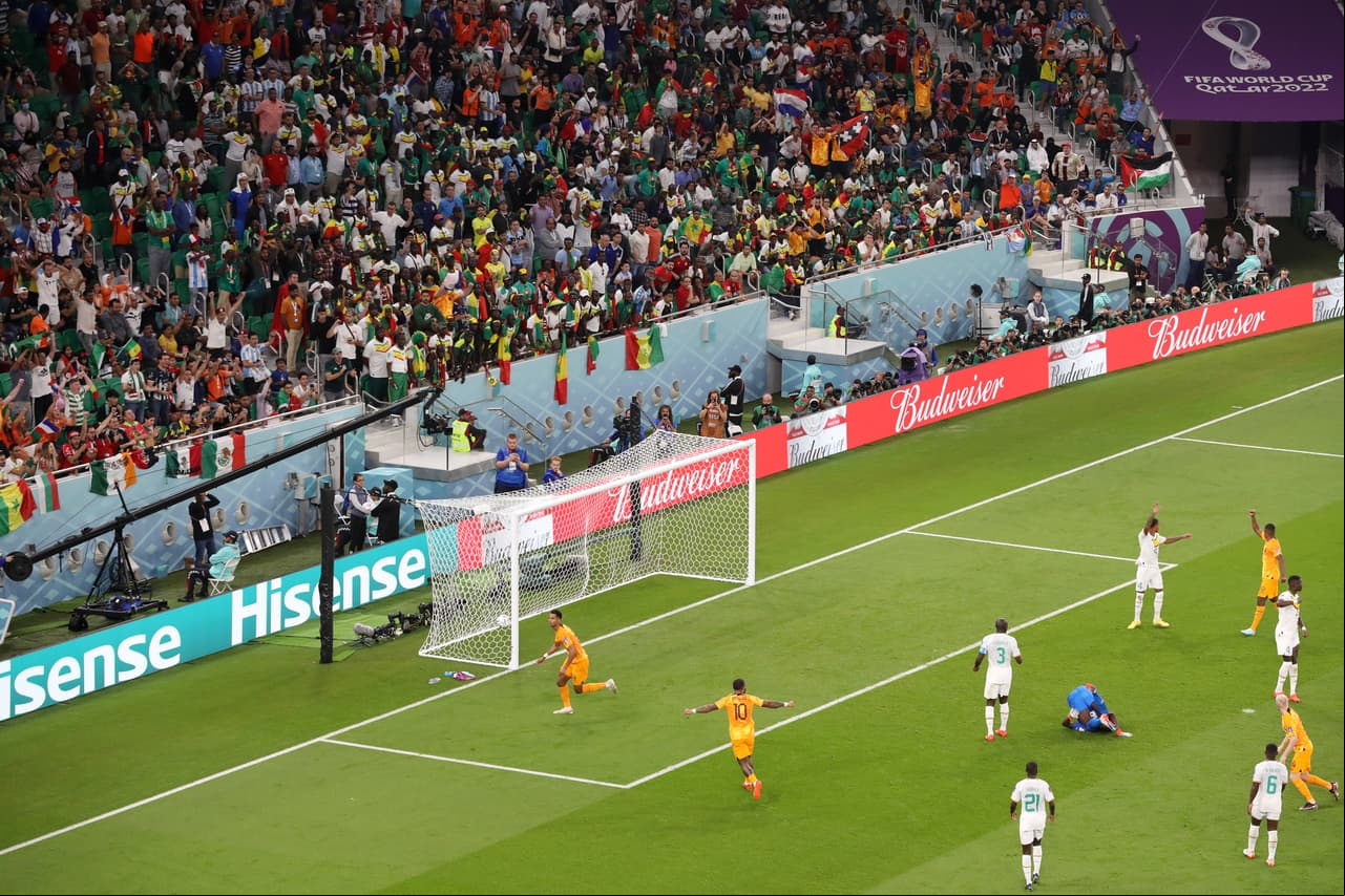 La Selección de Holanda sufrió para conseguir la victoria que se le presentó por fin en la segunda mitad gracias a los goles de Gakpo y Klaassen y así empatan con Ecuador siendo líderes en el Grupo A.
