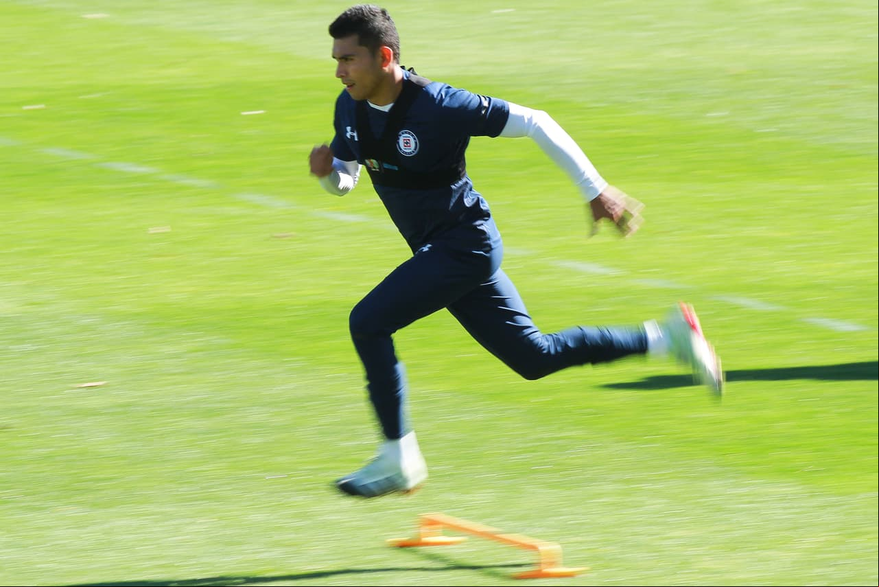Orbelín Pineda fue uno de los jugadores destacados el pasado torneo con Chivas de Guadalajara y ahora busca darle un valor agregado a Cruz Azul para ser campeón.