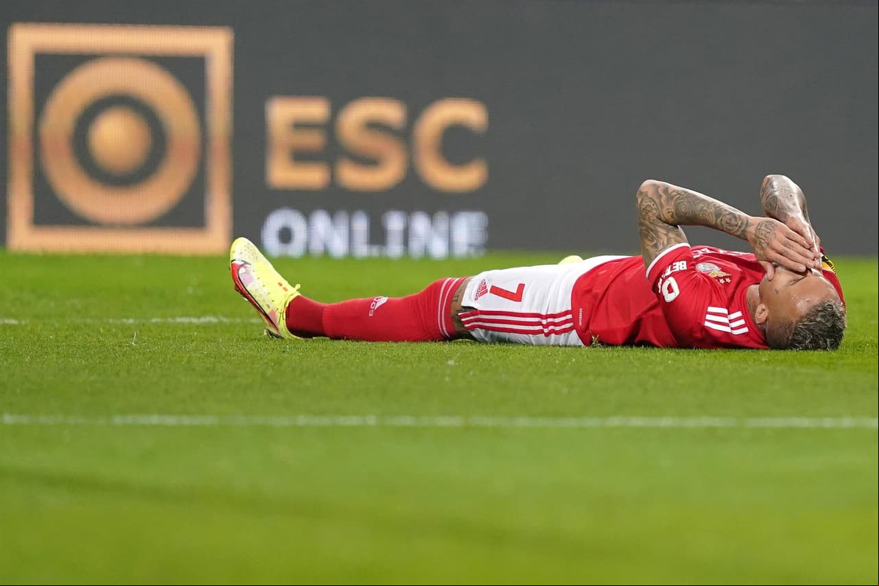Fabio Ferreira Vieira (34'), Eduardo Aquino (37') y Mehdi Taremi (68') le dieron el triundo al Porto frente al Benfica con marcador 3-1 en el clásico portugués, durante la Jornada 16 en la Primeira Liga. El mexicano Jesús 'Tecatito' Corona jugó 35 minutos.