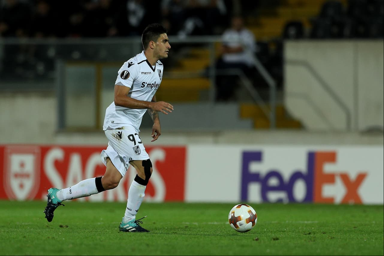 Guillermo Celis es colombiano y es un mediocampista de recuperación que ha jugado para Selección Colombia juvenil.