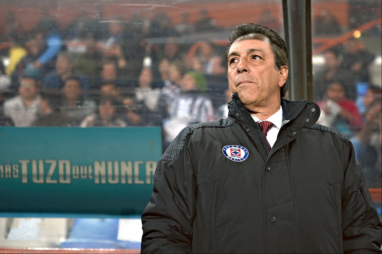 Seguimos con Tomás Boy, el “Jefe” llego a mediados del torneo pasado con Cruz Azul. La directiva y afición esperan que el entrenador imponga su sello de garra y buen fútbol para así acabar con una sequía de títulos que ya amenaza las dos décadas.