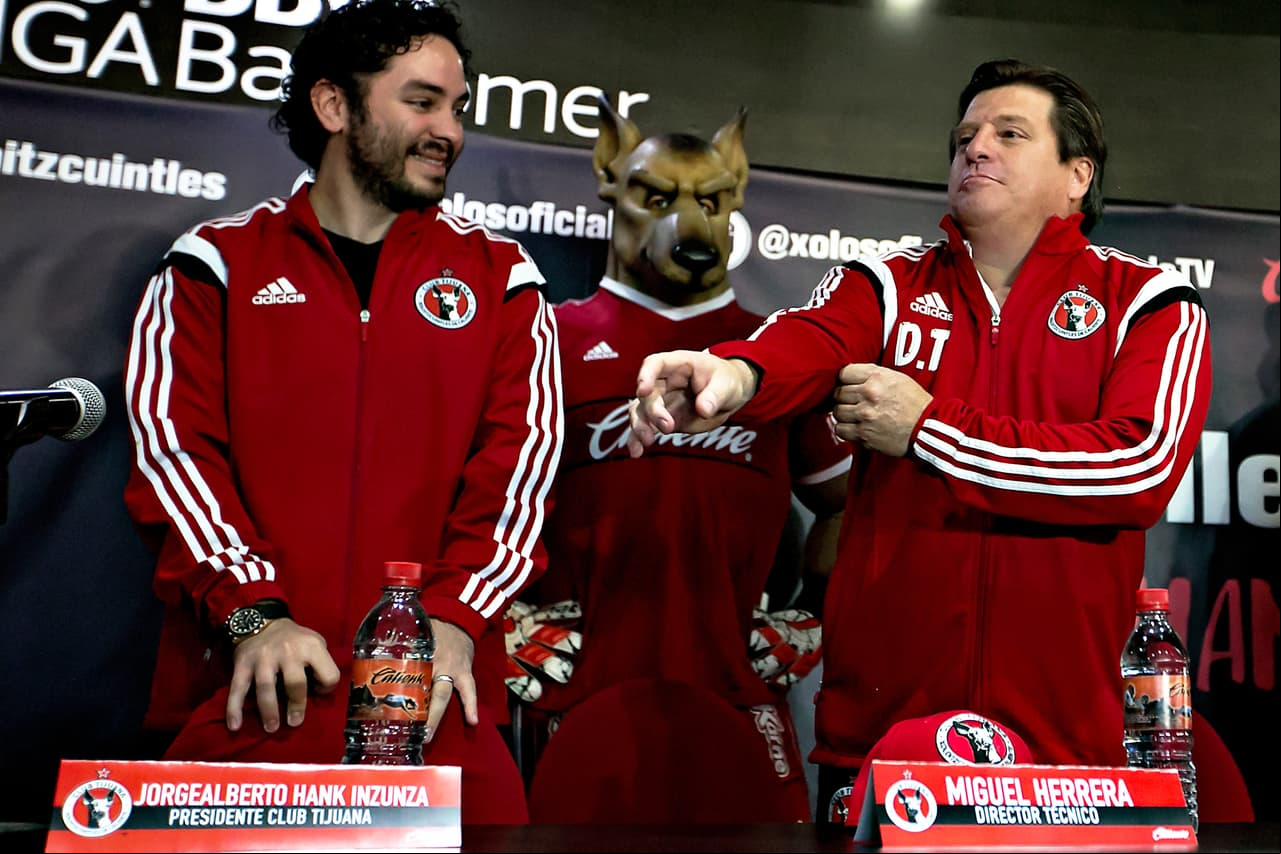 Miguel Herrera busca su revancha en la Liga MX luego de su paso por la selección mexicana con los Xolos, el “Piojo” tendrá la oportunidad de dirigir de nuevo en tierras mexicanas ahora con los fronterizos a quienes espera llevar lejos.
