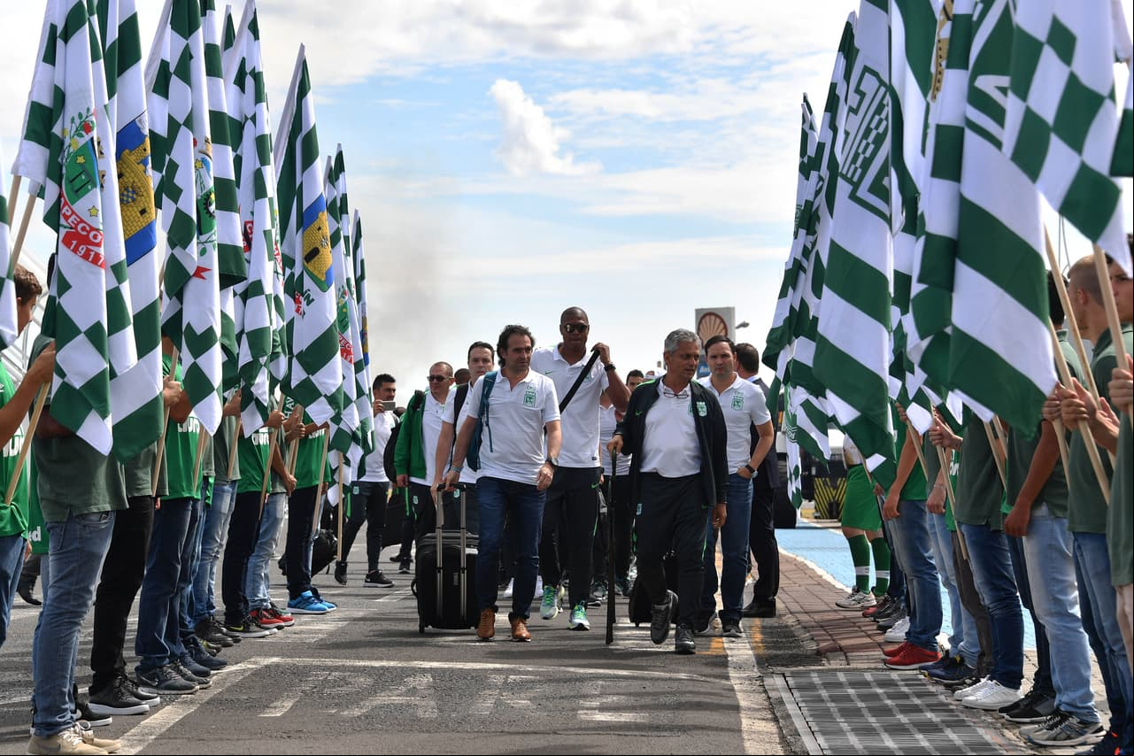 Jugadores del Atlético Nacional son recibidos como héroes en Chapecó
