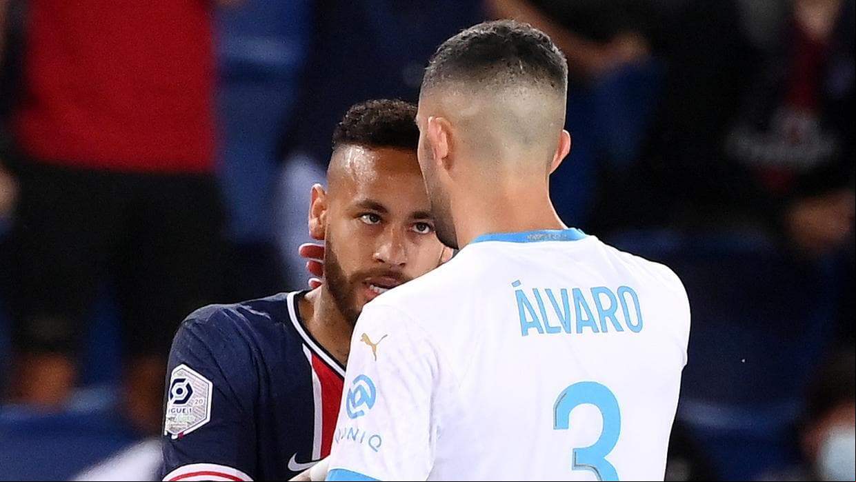Neymar se burla de Álvaro González tras ganarle un título