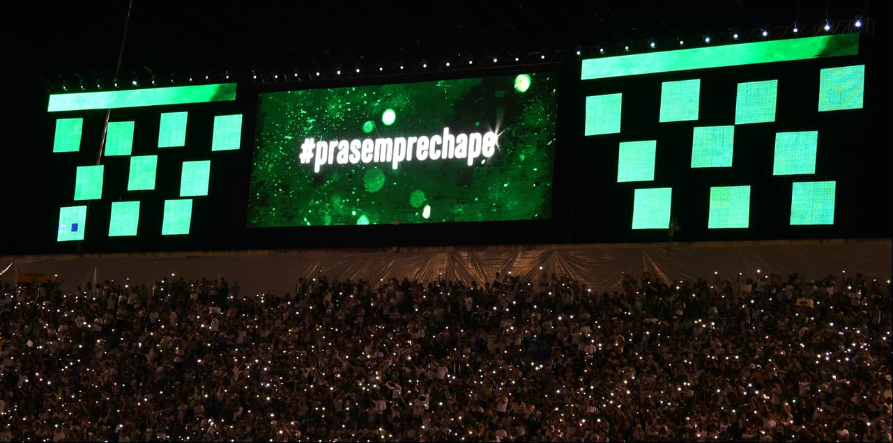 Al final la gente del Chapecoense salió contento del estadio por recibir con honores al Nacional y por el triunfo de su equipo en la ida por 2-1, que podría darles un nuevo título internacional.
<br>