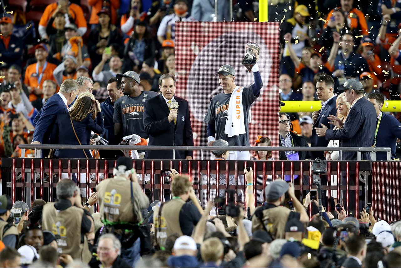 Así celebraron los Denver Broncos su triunfo en el Super Bowl 50 ante los Carolina Panthers 24-10.