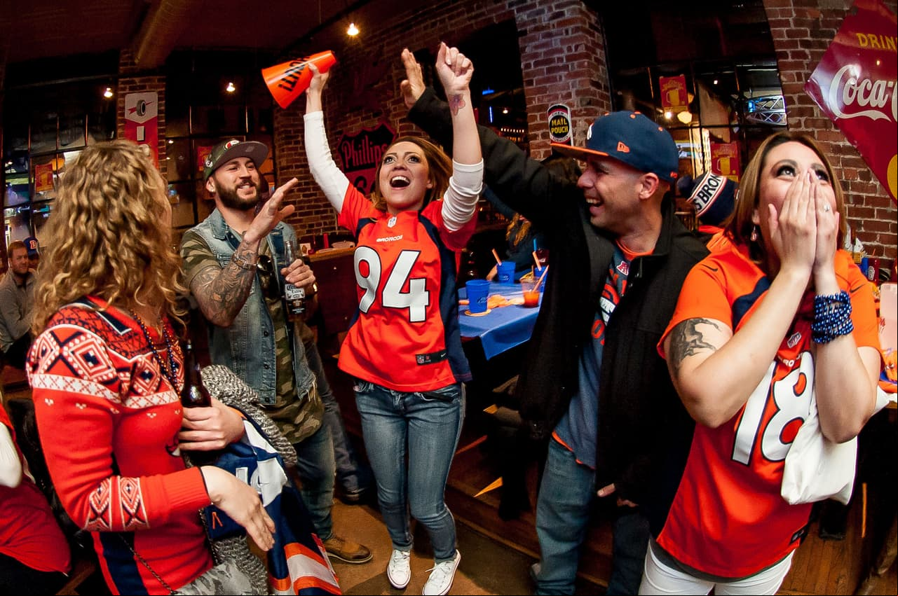 Así celebraron los Denver Broncos su triunfo en el Super Bowl 50 ante los Carolina Panthers 24-10.