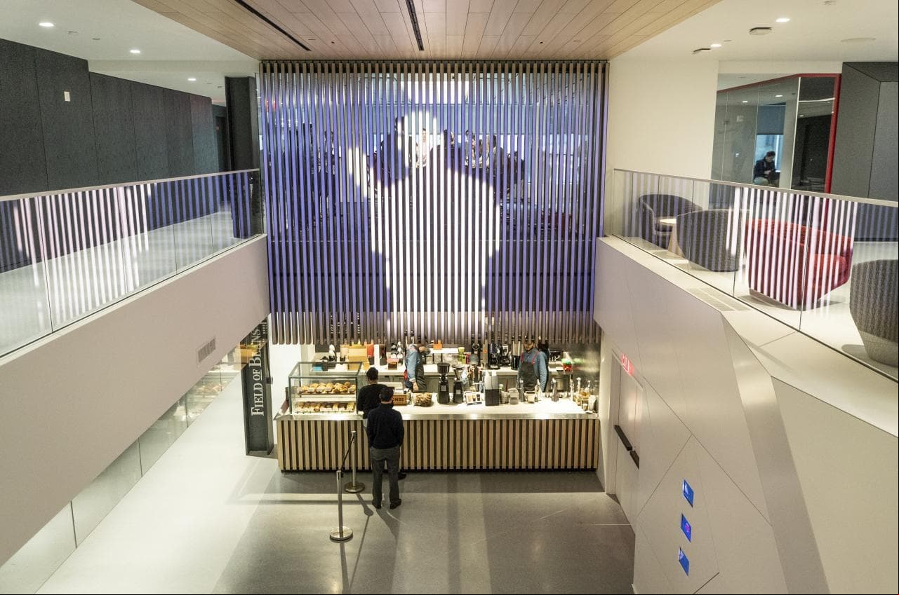 Así lucen las nuevas oficinas, en New York, del mejor béisbol del mundo.