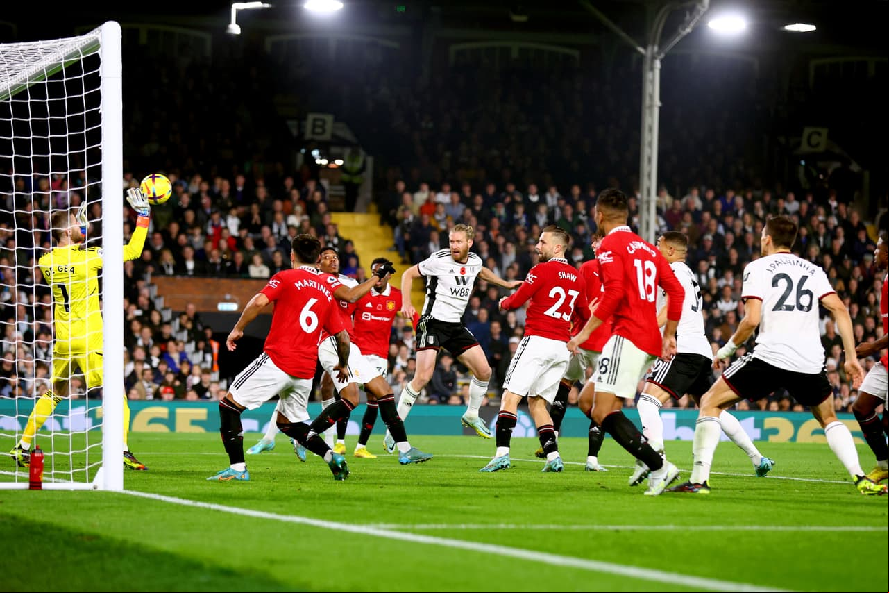 El argentino Alejandro Garnacho marcó el gol del triunfo para Manchester United en su visita al Fulham; Unai Emery suma victorias al frente del Aston Villa ante el Brighton.