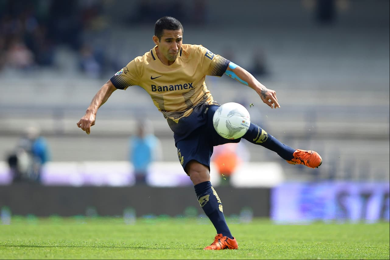 Fuentes es zurdo natural, característica fundamental para Osorio si juegas por la izquierda, sabe ir por arriba y tiene pegada de media distancia, además de que casi no se lesiona y tiene pocas tarjetas rojas en su historial.