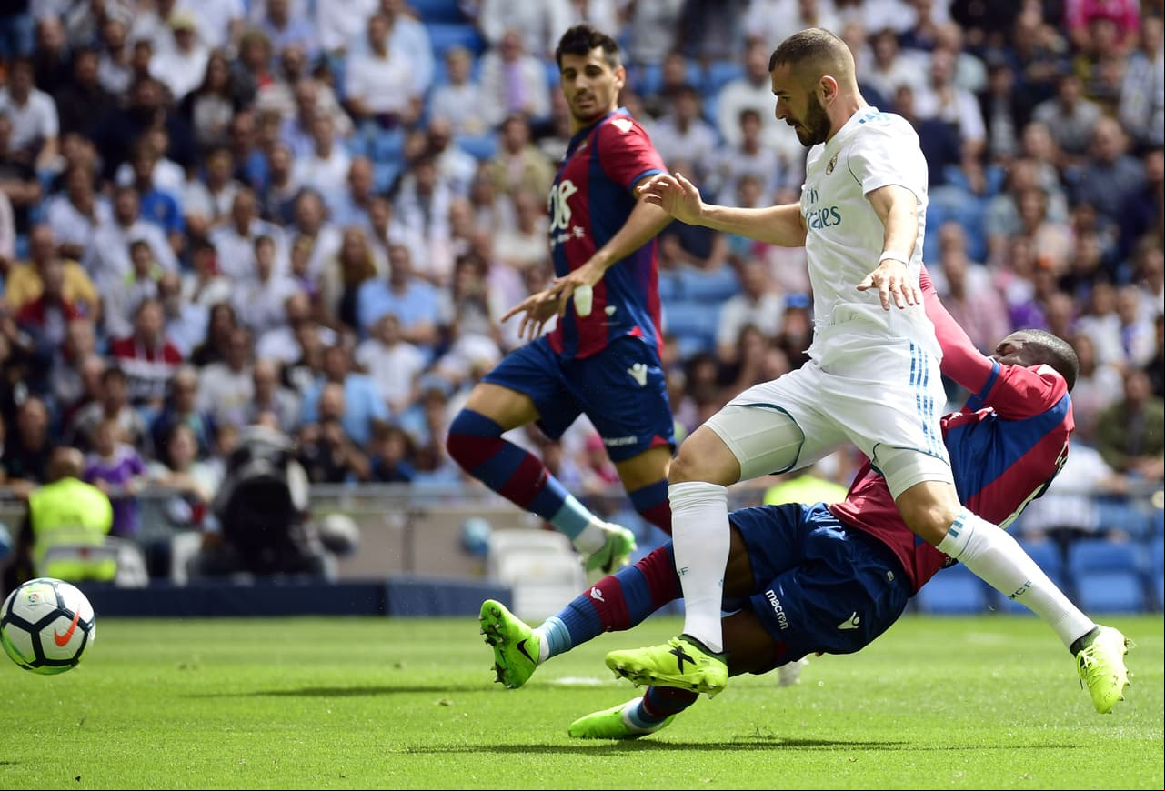 Como para terminar de complicar la situación, el francés Karim Benzema salió lesionado al minuto 28 y le dio entrada a Gareth Bale.