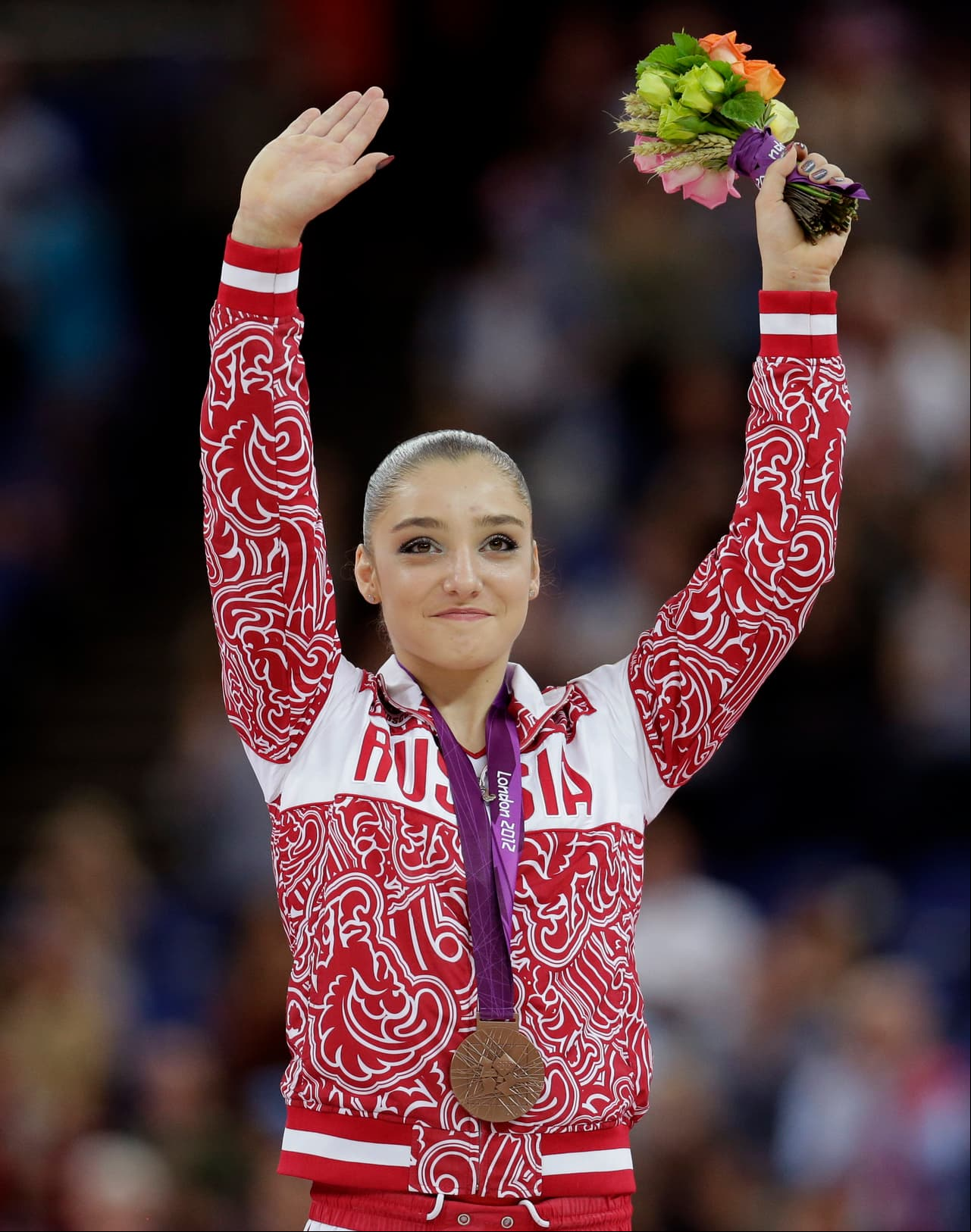 En Londres, la rusa Aliyá Mustáfina conquistó la prueba de barras asimétricas en la gimnasia, teniendo 19 años.