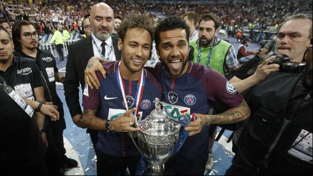El brasileño ganó una Copa de Francia (2018) y dos Supercopas de Francia (2018 y 2019).