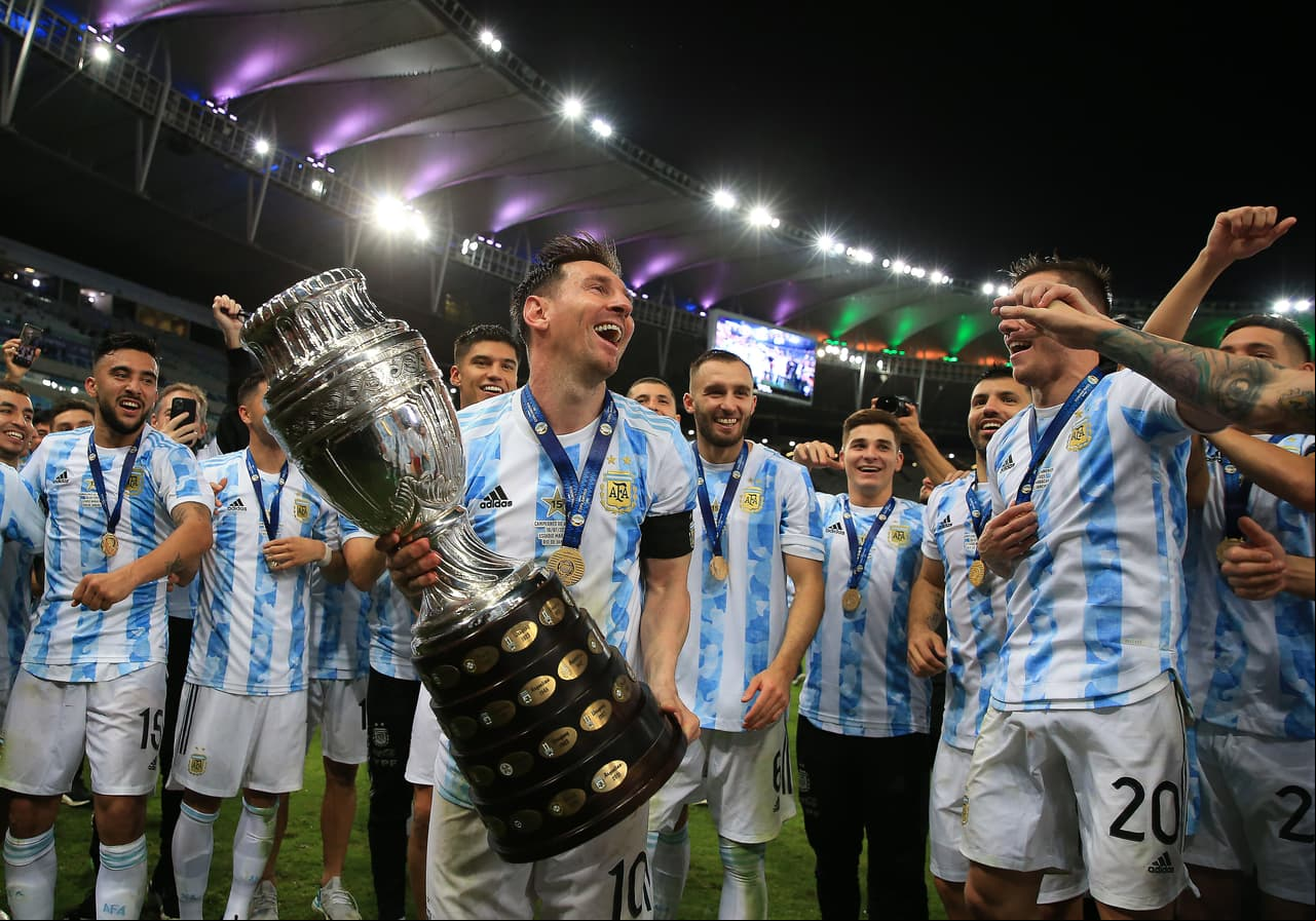 Lionel Messi fue elegido el Mejor Jugador y Goleador de la Copa América 2021, tras quedar empatado con 4 tantos en la tabla de goleadores, pero ser líder en asistencias con 5.