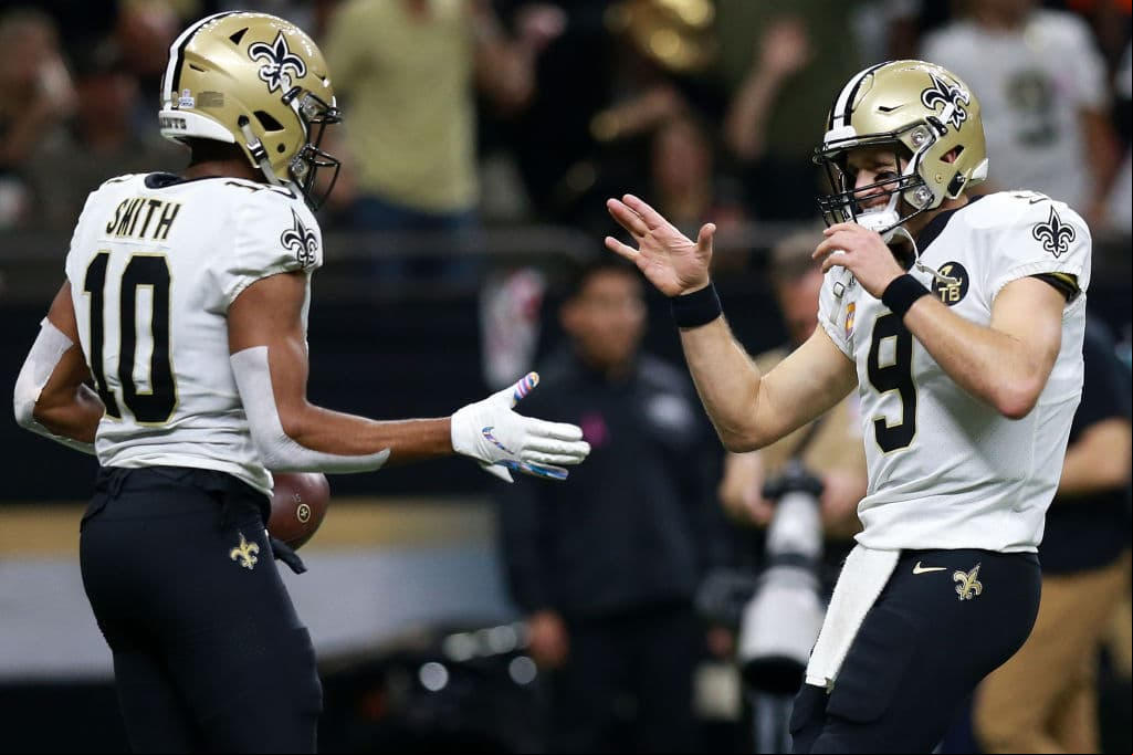 En la primera serie ofensiva del tercer cuarto, los Saints anotarían de nuevo, Se repitió la combinación Brees-Smith, en pase de 35 yardas para otro touchdown que puso el marcador 33-13.