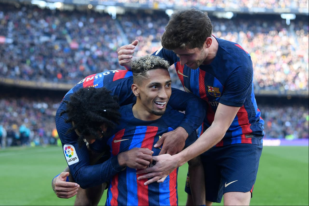 TOPSHOT-FBL-ESP-LIGA-BARCELONA-VALENCIA