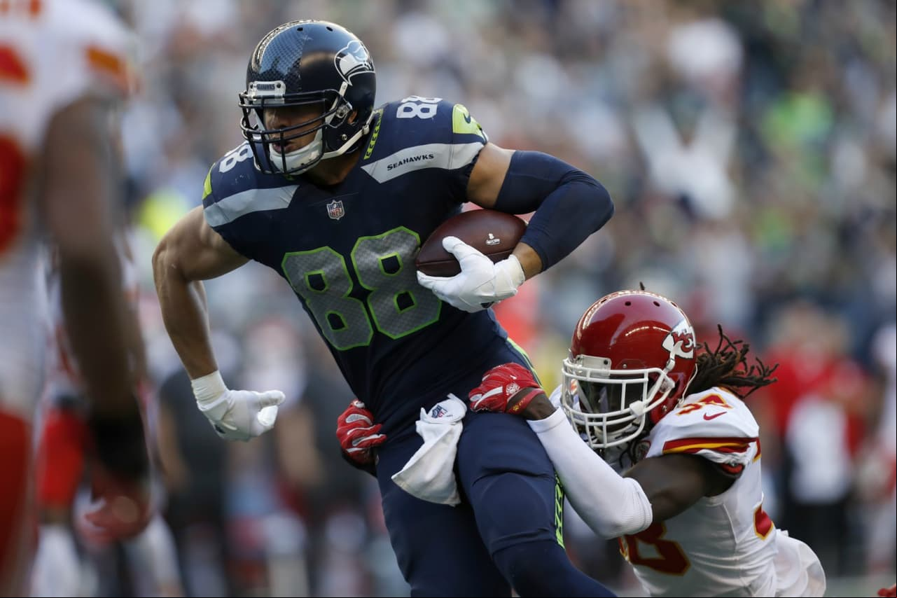 5. Jimmy Graham | Seattle SeahawksGraham fue el segundo mejor ala cerrada en recepciones y yardas en toda la NFL en 2016, luego de sufrir lesiones el año anterior. Sin él, Seattle pierde un baluarte a la ofensiva y luce difícil pensar que cambie su peso específico en el esquema alrededor de Russell Wilson.