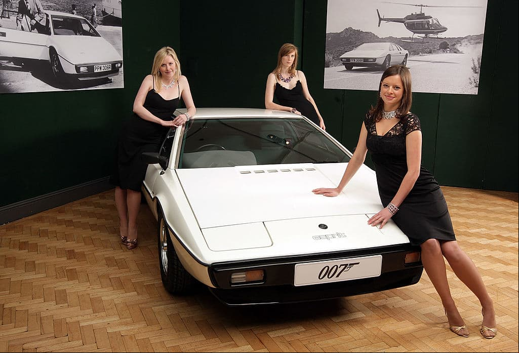 Lotus Espirit | Hizo su aparición en ‘The Spy Who Loved Me’ en 1977; sólo James Bond podría estar a la altura del vehículo.