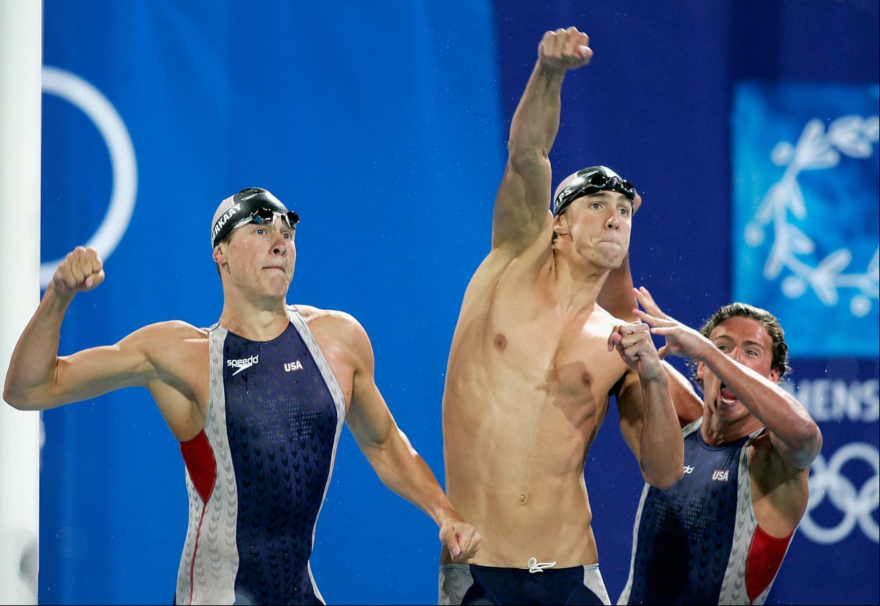 Esta celebración por la victoria del relevo libre 4 x 200 con su equipo estrella de EEUU, se repetiría en las tres olimpiadas siguientes.