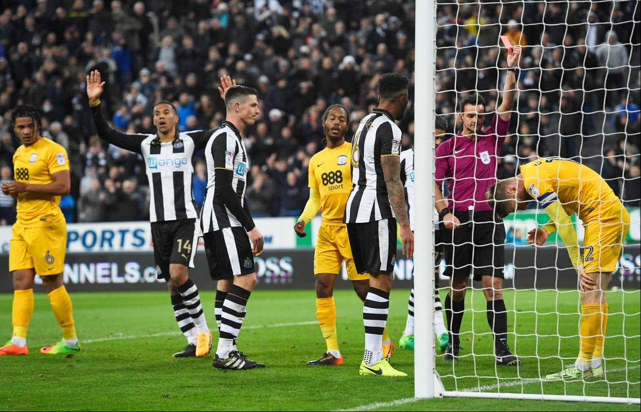 Al minuto 64 el capitán del Preston, Paul Gallagher, recibió la tarjeta roja que además le significó un cobro desde el punto penal al Newcastle.