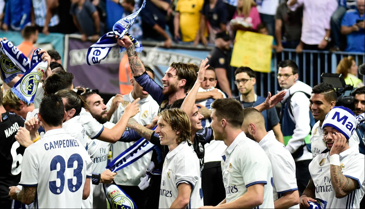 Fiesta blanca muy colorida en un campeonato que rompe una racha sin ganar de cinco años. Real Madrid vuelve a gritar campeón.