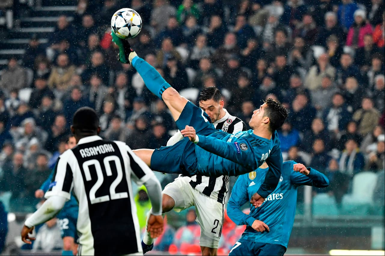 Después de luchar un balón en la línea de fondo y un remate de Casemiro que rechazó Buffon, Dani Carvajal centró y el portugués sacó esta pintura: tanto de chilena.