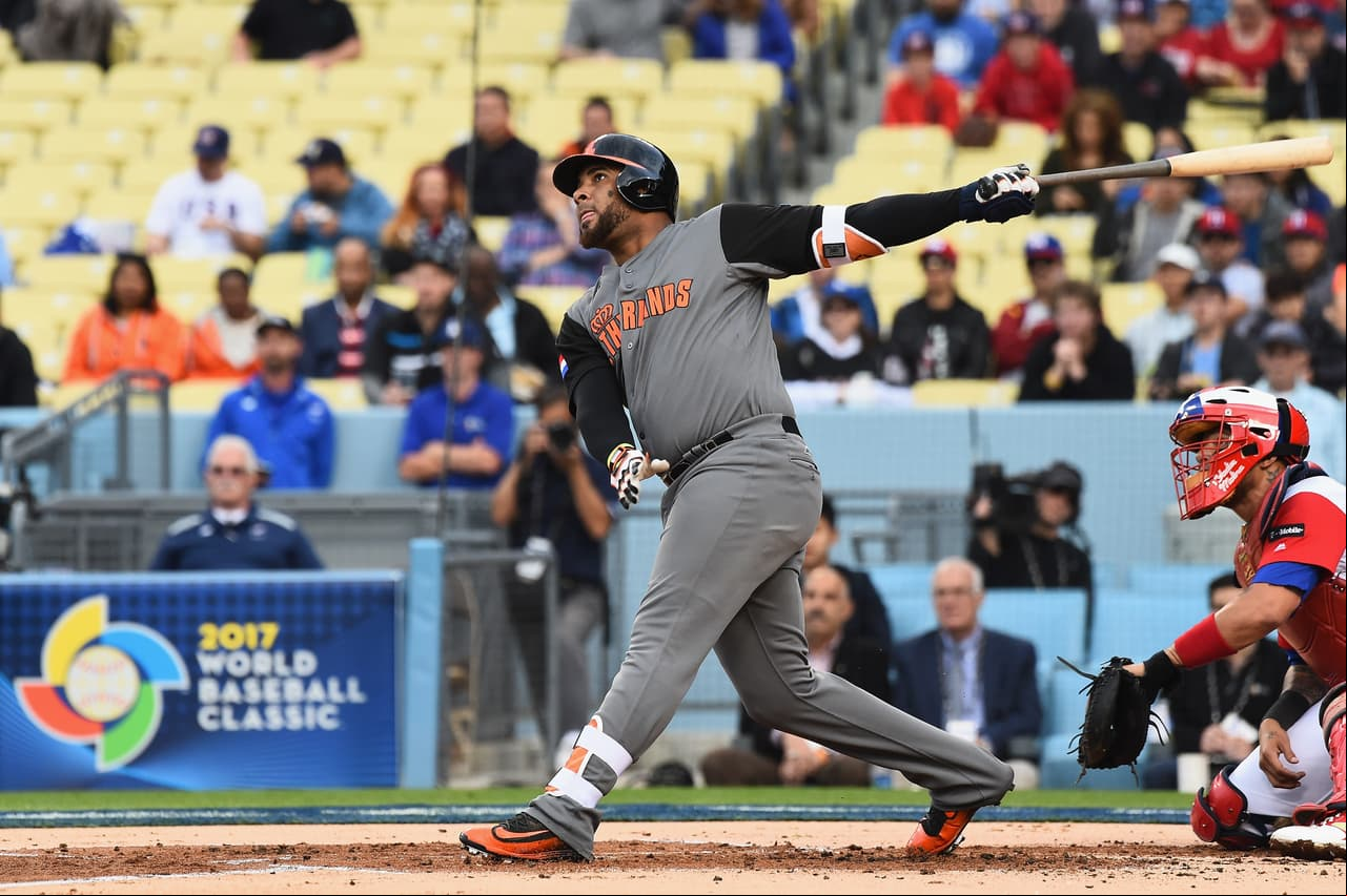 Wladimir Belentien conecta cuadrangular de 2 carreras para Holanda, apenas en la primera entrada.