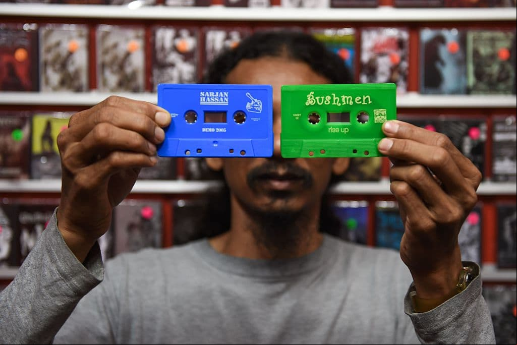 Después de eso, siguieron los cassetes a inicios de los 90 y, cuando el formato de CD floreció, se convirtió en el formato líder para las ventas de álbumes.