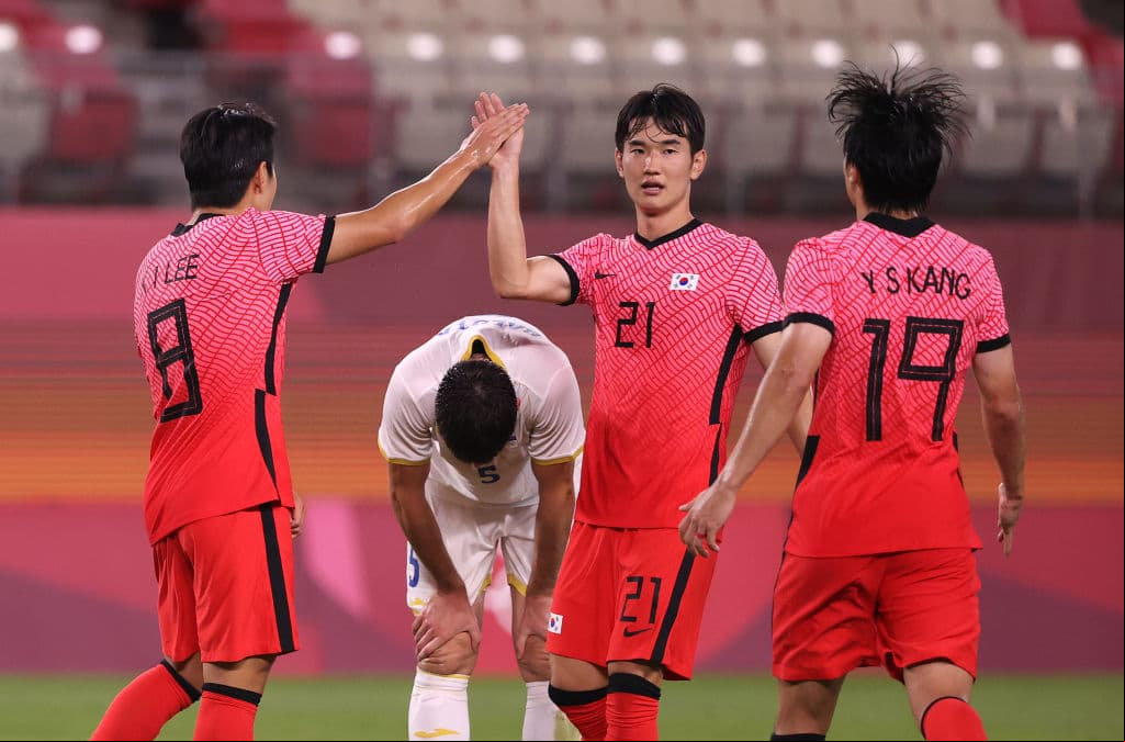 Corea del Sur golea a Rumania 4-0 durante la segunda fecha del futbol varonil en Juegos Olímpicos. Lee sumó un doblete a la escuadra coreana, mientras que Um y Marin ayudaron a la victoria.