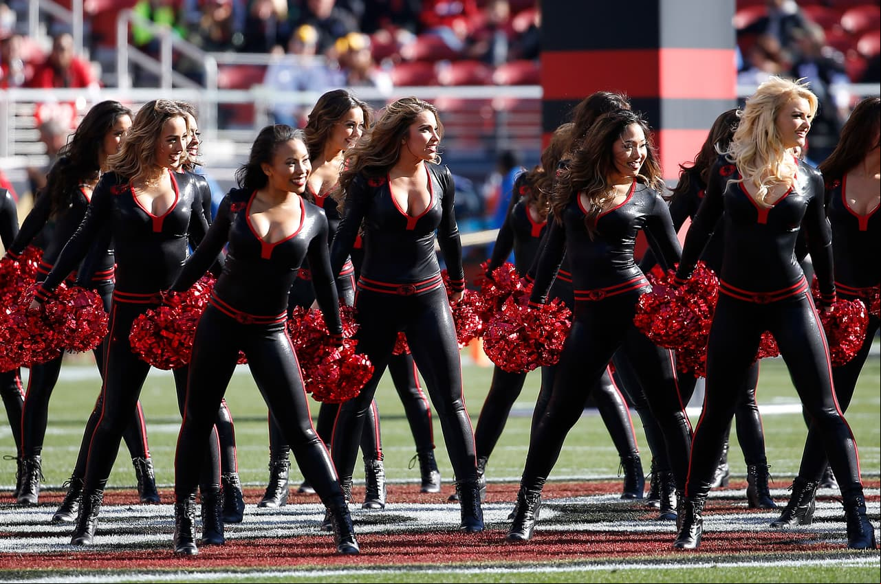 Las cheerleaders de los 49ers lucieron nuevamente estos hermosos diseños que resaltan la belleza de sus figuras. ¡Chécalas en la Semana 12!