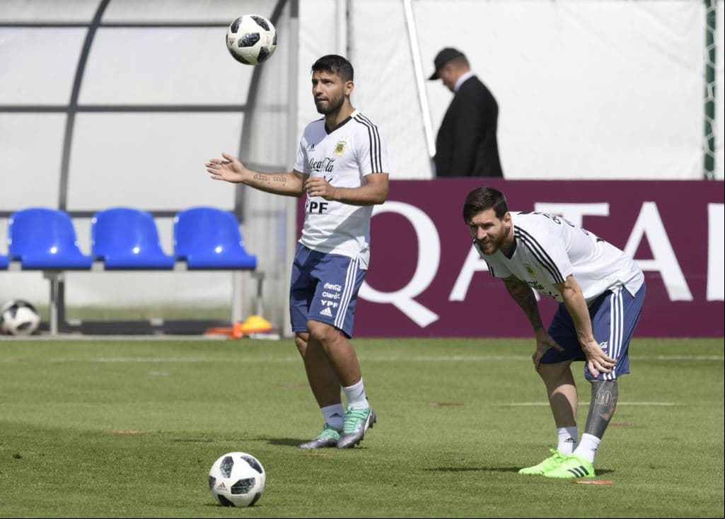 Los aficionados en Argentina estarán atentos al desenlace de su selección en la fase de grupos. Y es obvio que hay esperanza de que este par, compuesto por Agüero y Messi, la rescaten.