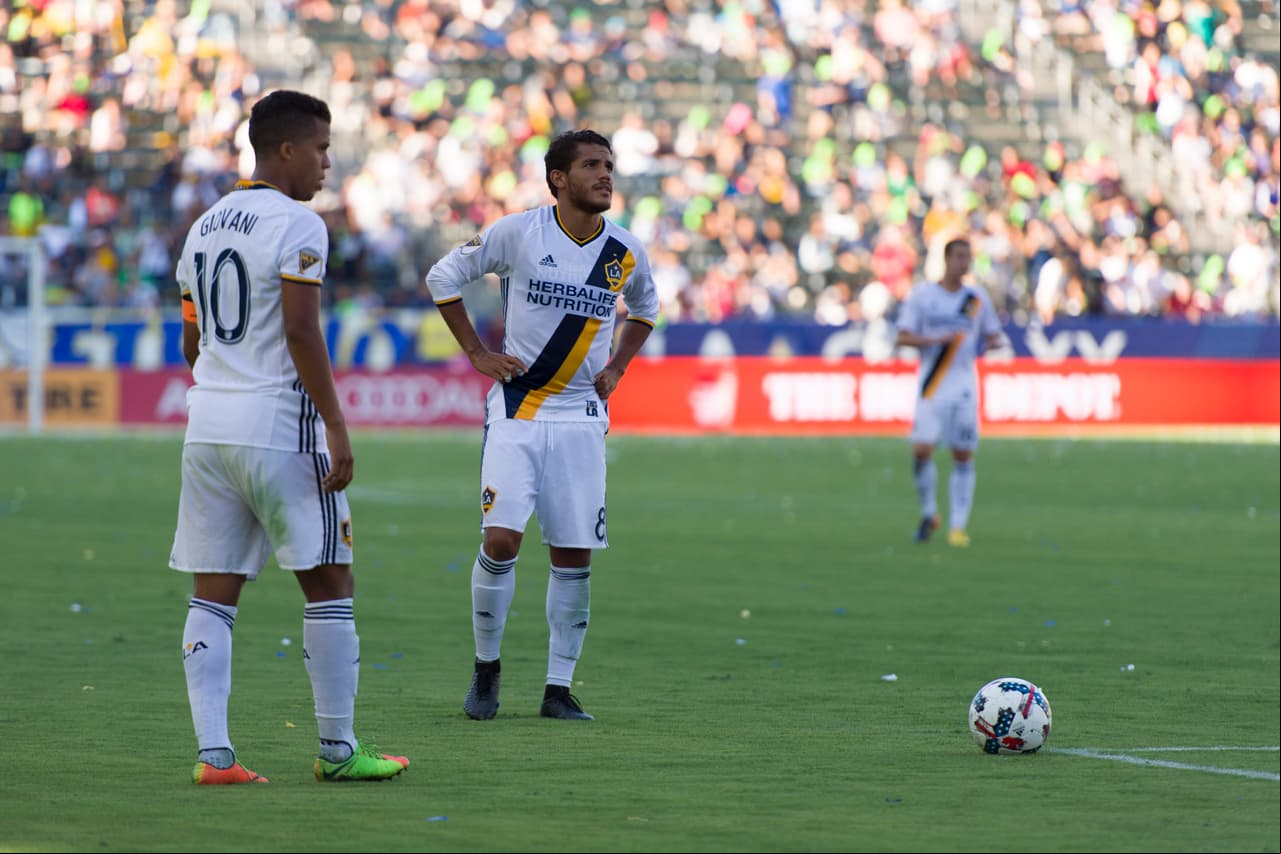 Los hermanos Dos Santos y LA Galaxy tocan fondo en la MLS tras ser goleados otra vez