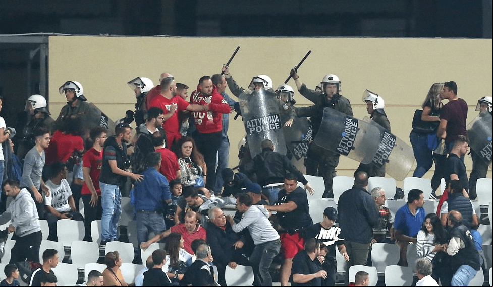 Violencia y enfrentamientos en partido del Olympiakos