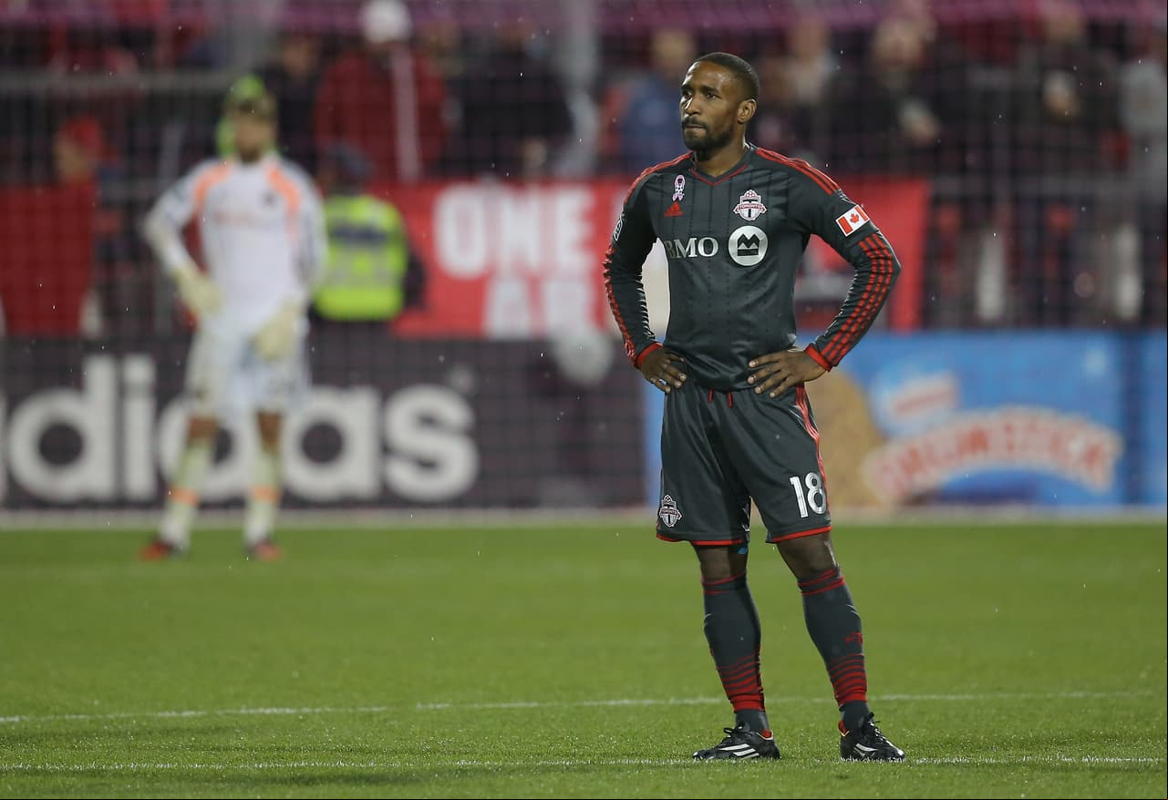 Antes del trío indomable conformado por Sebastian Giovinco, Jozy Altidore y Michael Bradley, fue el inglés Jermain Defoe quien buscaba tiraba los hilos ofensivos de Toronto FC. 11 goles en 19 partidos no una buena cifra, pero el jugador no se quedó en el equipo lo suficiente para llevarlos a una final.