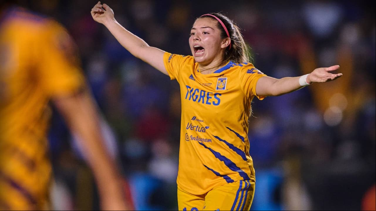 Afición hace tendencia a Katty Martínez para que no se vaya de Tigres