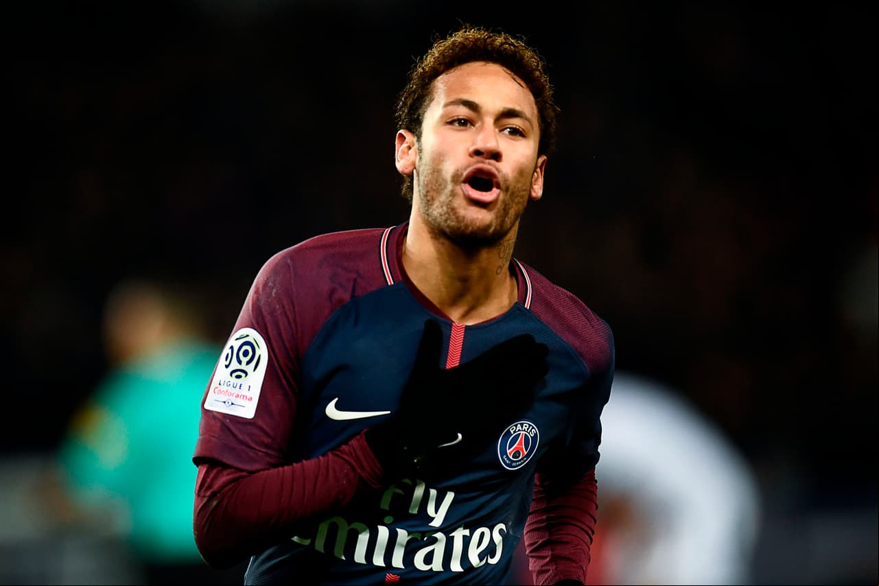 6: el brasileño Neymar ganó 37 millones de dólares en 2017 luego de ser protagonista de la transacción más costosa en la historia del fútbol mundial.