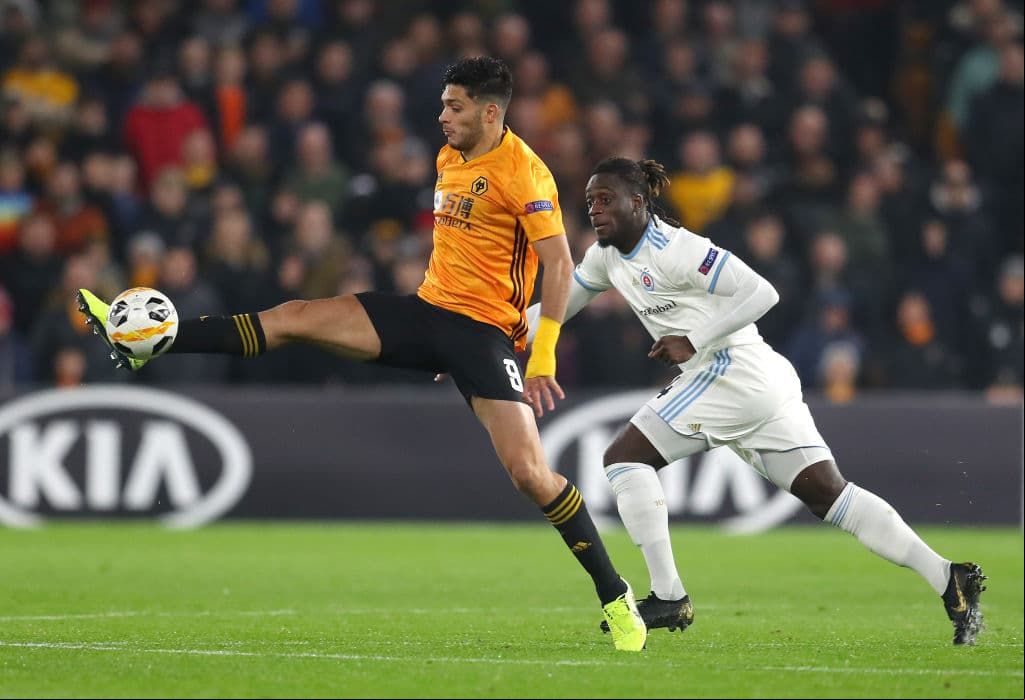 Con susto y alegría de Raúl Jiménez, el Wolverhampton se impone en casa por la mínima al Slovan Bratislava.