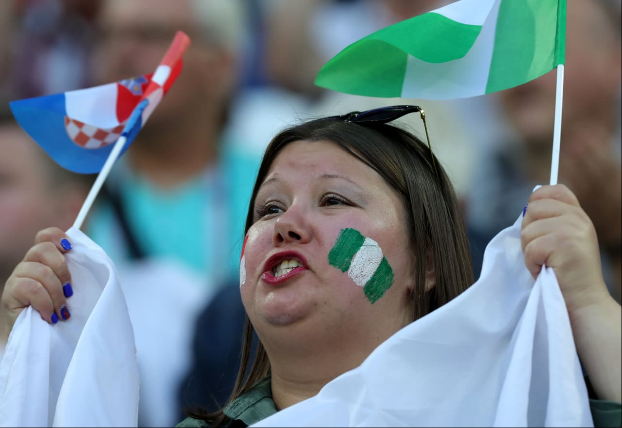Kaliningrad (Russian Federation), 16/06/2018.- er cheers prior to the FIFA World Cup 2018 group D preliminary round soccer match between Croatia and Nigeria in Kaliningrad, Russia, 16 June 2018. (RESTRICTIONS APPLY: Editorial Use Only, not used in association with any commercial entity - Images must not be used in any form of alert service or push service of any kind including via mobile alert services, s to mobile devices or MMS messaging - Images must appear as still images and must not emulate match action video footage - No alteration is made to, and no text or image is superimposed over, any published image which: (a) intentionally obscures or removes a sponsor identification image; or (b) adds or overlays the commercial identification of any third party which is not officially associated with the FIFA World Cup) (Croacia, Mundial de Fútbol, Kaliningrado, Rusia) EFE/EPA/ARMANDO BABANI EDITORIAL USE ONLY