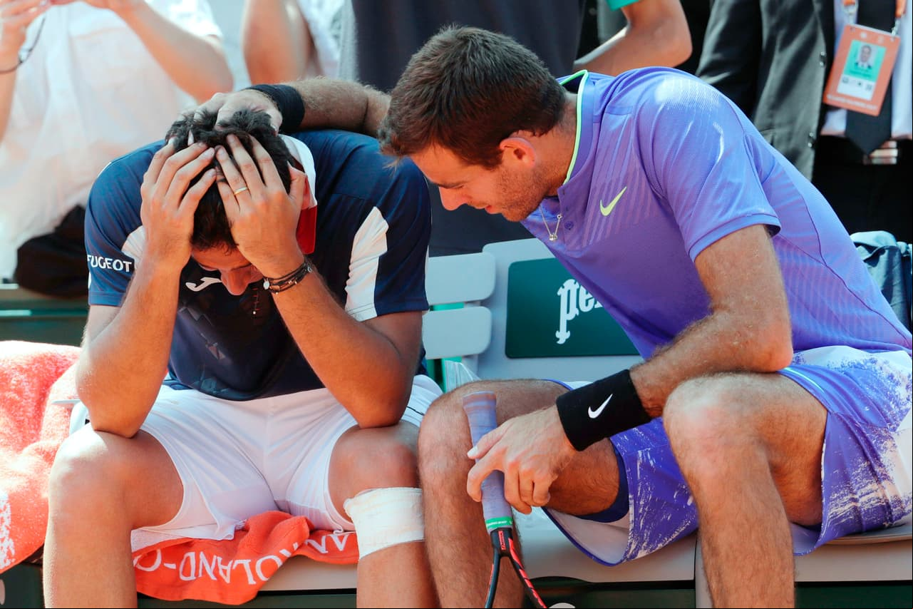 Del Potro consoló en Roland Garros 2017 al español Nicolás Almagro, quien padece lesiones y no ha podido volver a ser el mismo.