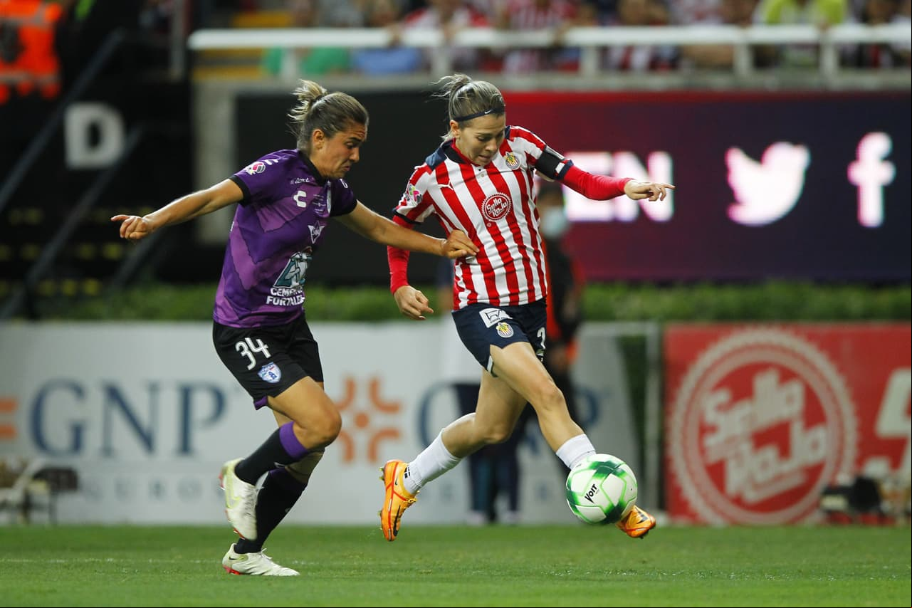 Chivas cayó en la vuelta, pero se impuso en el global gracias al triunfo en la ida y Blanca Félix se erigió como la heroína tras atajarle un penal a Charlyn Corral.