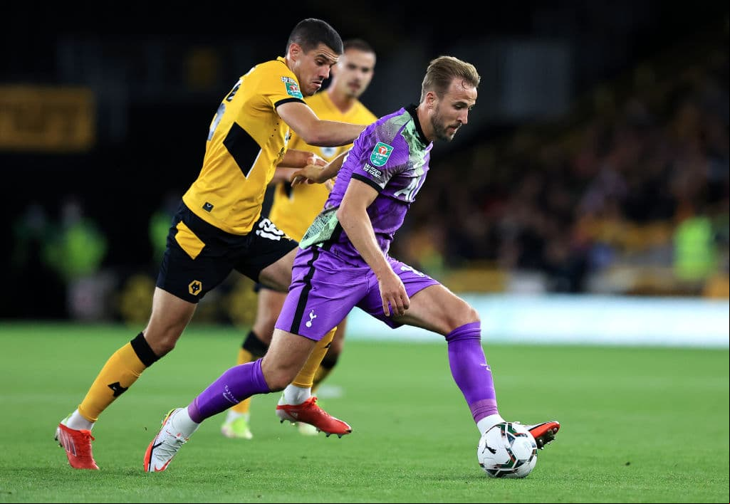 Wolverhampton cae, en tanda de penales, ante Tottenham y pierde su pase a Ocavos de final en la Copa de la Liga Inglesa. Leander Dendoncker y Daniel Podence anotaron para los Wolves, mientras que para los Spurs lo hicieron Tanguy Ndombélé y Harry Kane.