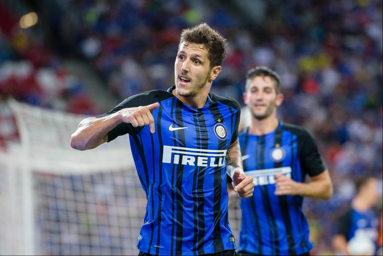 La operación que más suena por estos días es la de Stevan Jovetic para el Mónaco, la cual le abriría la puerta a Kylian Mbappé. Llevará el '10' del club del Principado, que habría pagado 11 millones de euros por él.