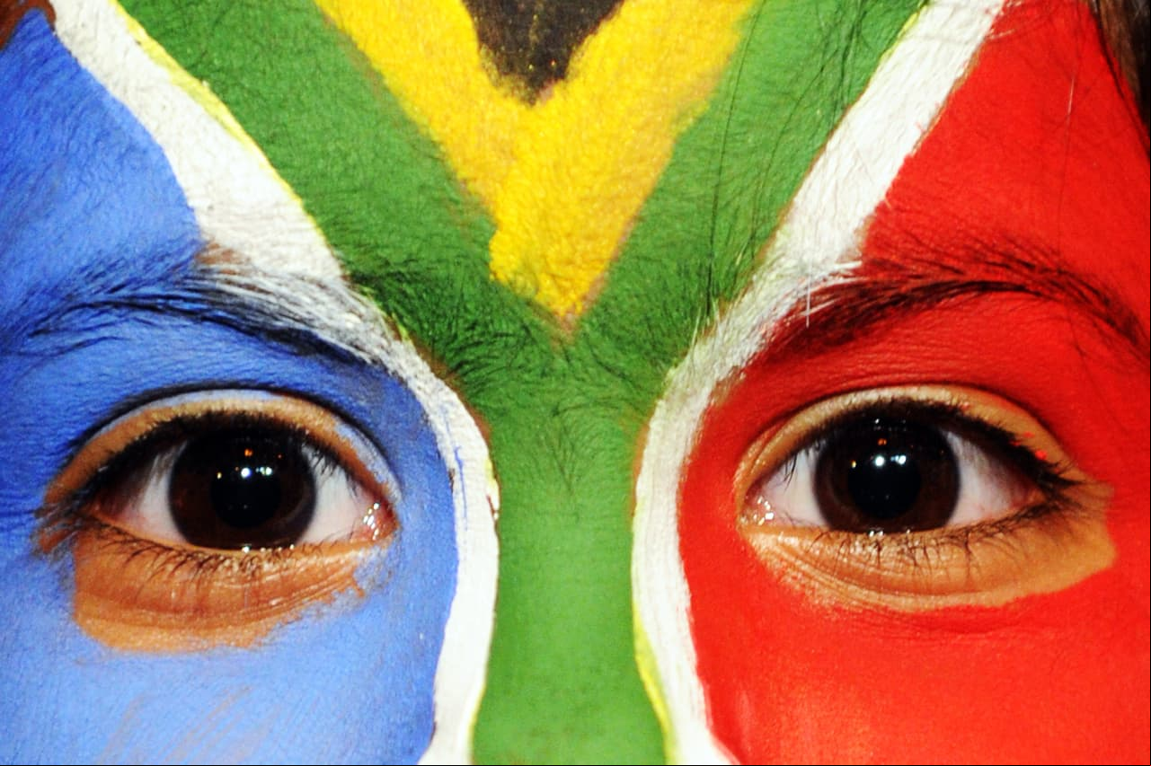 Sudáfrica se pintó de Mundial cuando fue local en 2010. Todo el país hizo parte de la fiesta pero el equipo no cumplió en cancha y quedó eliminado en primera ronda junto a FRancia, en un grupo en el que clasificaron Uruguay y México.
