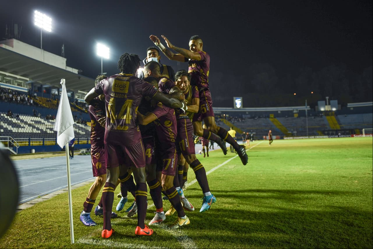 Gracias a que Karel Espino logró batir a William Yarbrough al minuto 89, Comunicaciones pega primero y vencen 1-0 a los Colorado Rapids en la ida de los octavos de final.