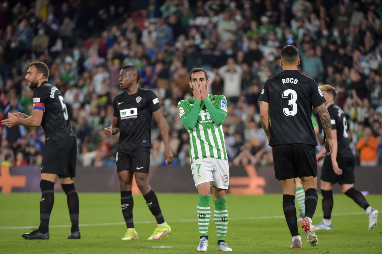 Betis perdió en casa contra Elche con Guardado en cancha y Lainez en tribuna; Mallorca de Javier Aguirre derrota al Alavés en duelo vital para no descender y Villarreal gana el derbi ante Valencia.