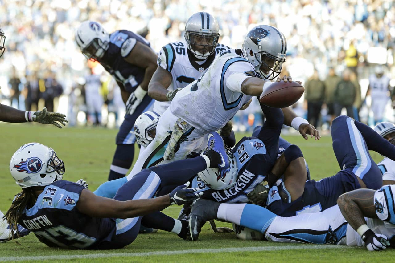5. CAM NEWTON - Completó sus primeros 11 pases contra la defensiva de los Titans, la racha más larga de su carrera. En total completó 21 de 26 para 217 yardas y un touchdown, pero también anotó por carrera. Carolina sigue invicto con 9 - 0 el mejor equipo de la Conferencia Nacional.