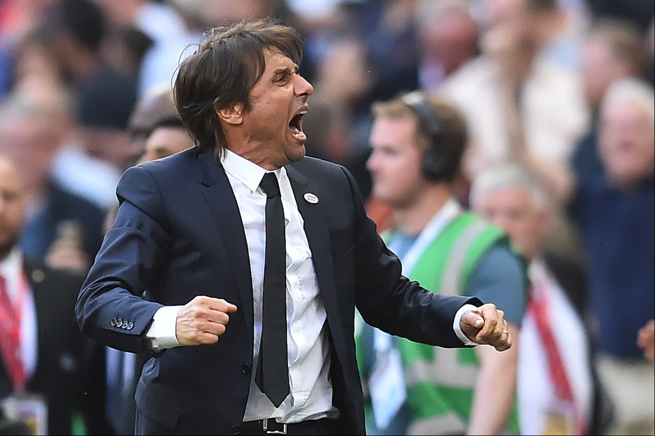 Con la Juventus ganó tres Serie A y en el equipo inglés se coronó en la Premier league y la F.A. Cup.