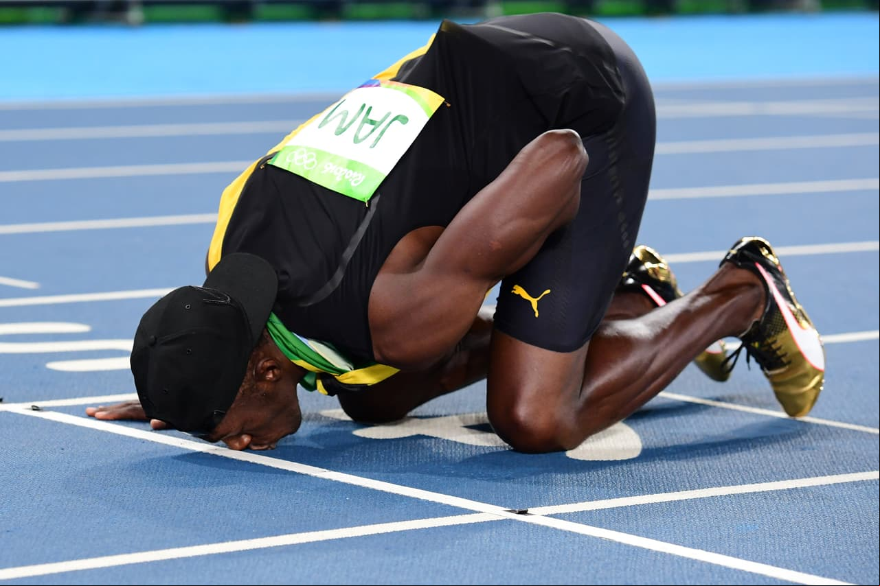 EL MEJOR RESULTADO: Bolt besó la línea de meta después de conseguir su noveno y último oro olímpico -en sus nueve carreras- para un final perfecto.