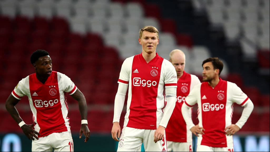 El Ajax, con doblete de Sébastien Haller, dejó en cuartos de final al PSV Eindhoven y pasa a la Semifinal de la Copa de Holanda. El mexicano Edson Álvarez fue titular durante todo el encuentro, mientras que el 'Guti' Galaviz, no tuvo minutos en cancha.