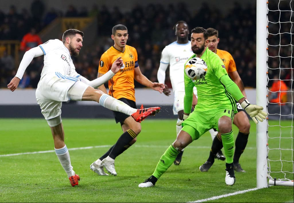Con susto y alegría de Raúl Jiménez, el Wolverhampton se impone en casa por la mínima al Slovan Bratislava.